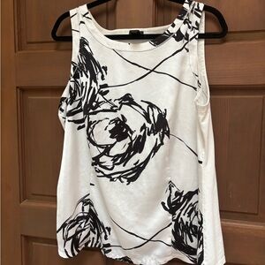 Ann Taylor Black and White Graphic Sleeveless Tank Top